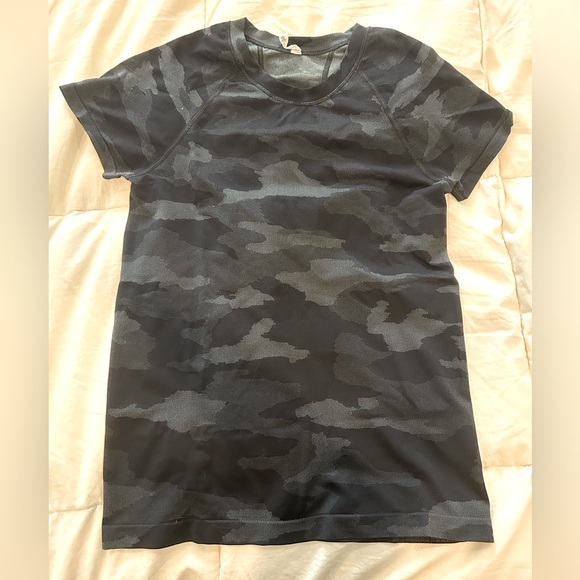 Athleta Momentum Tee - Black/Gray Camo (Medium) - Picture 1 of 4